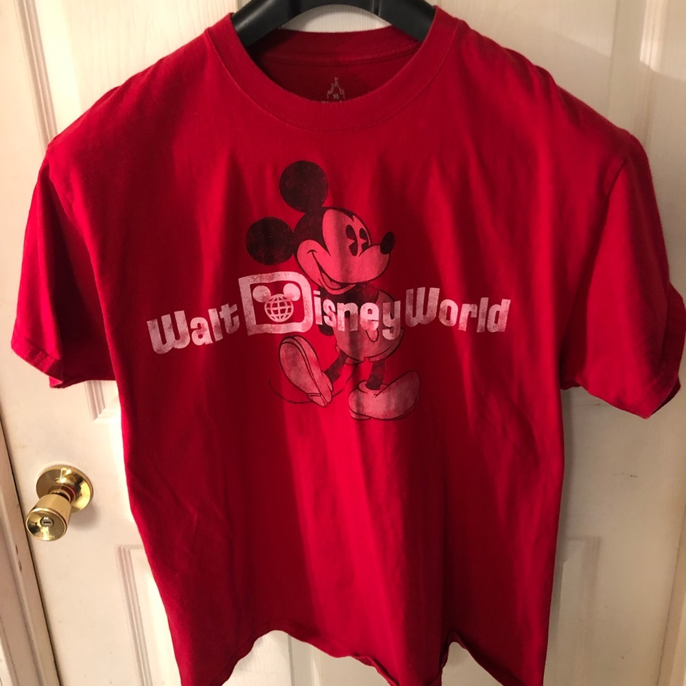 โขWalt Disney Worldโข Mickey Menโs T-shirt